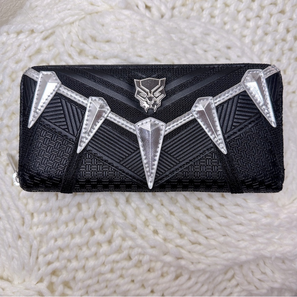LOUNGEFLY Marvel BLACK PANTHER Infinity War Zip Around Large Wallet Black Silver - Picture 3 of 10